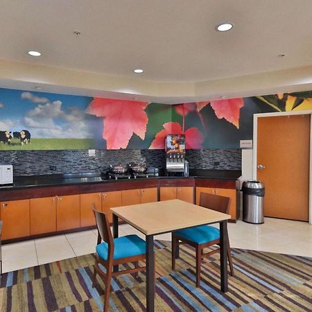 Comfort Inn & Suites Westfield Экстерьер фото