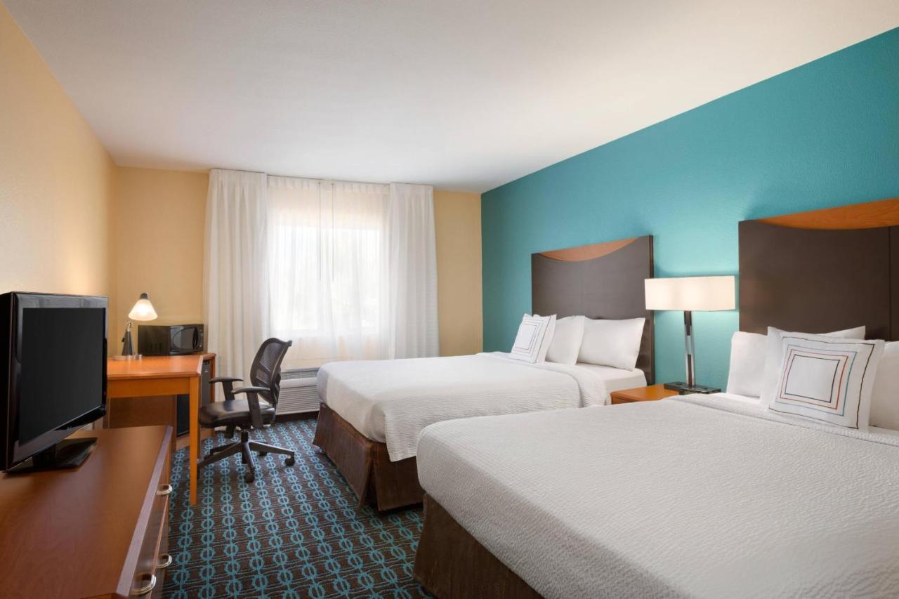 Comfort Inn & Suites Westfield Экстерьер фото