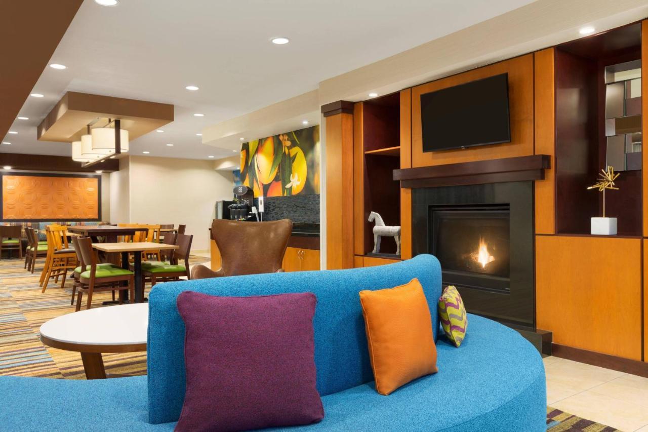 Comfort Inn & Suites Westfield Экстерьер фото
