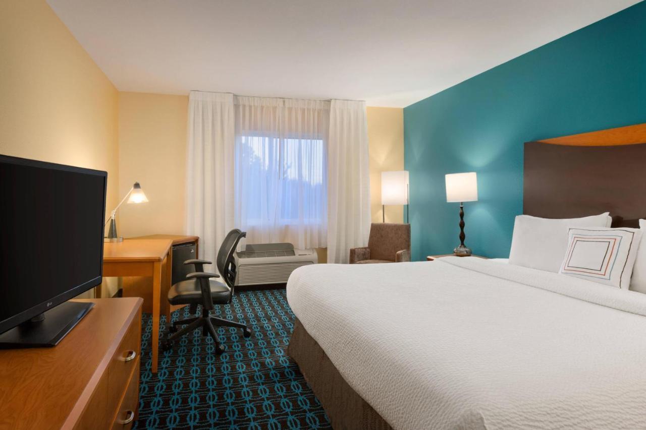 Comfort Inn & Suites Westfield Экстерьер фото