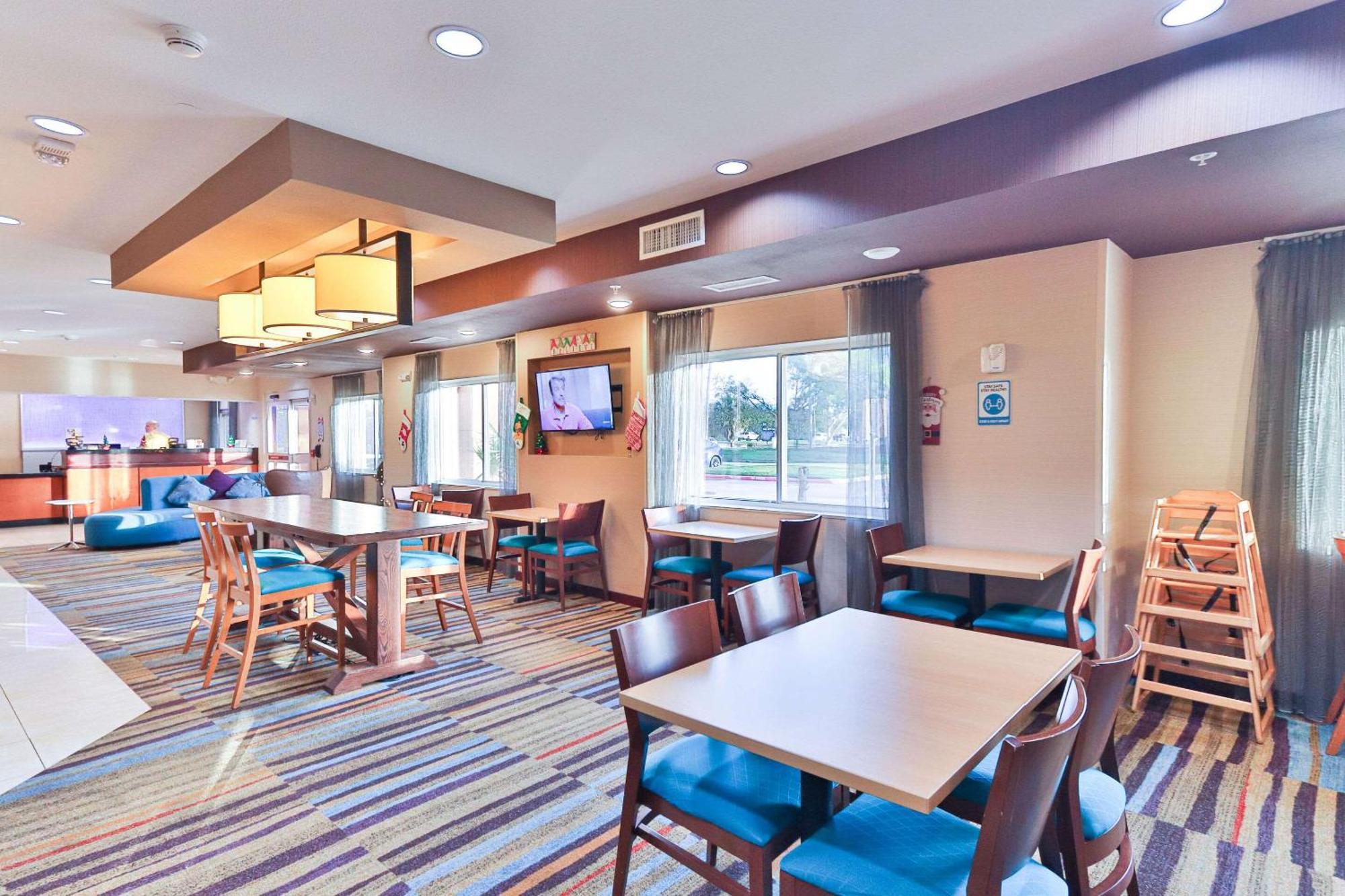 Comfort Inn & Suites Westfield Экстерьер фото