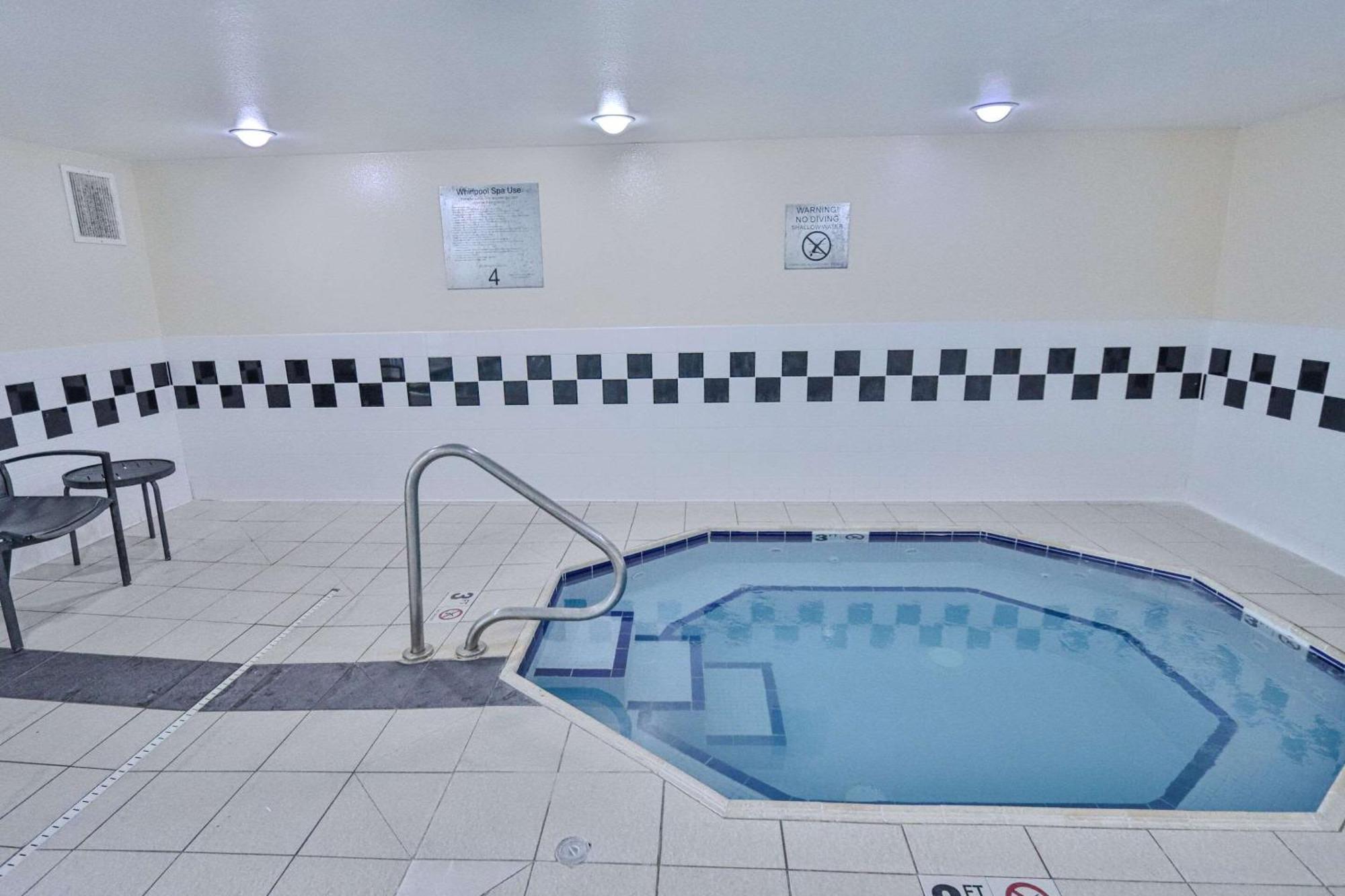 Comfort Inn & Suites Westfield Экстерьер фото