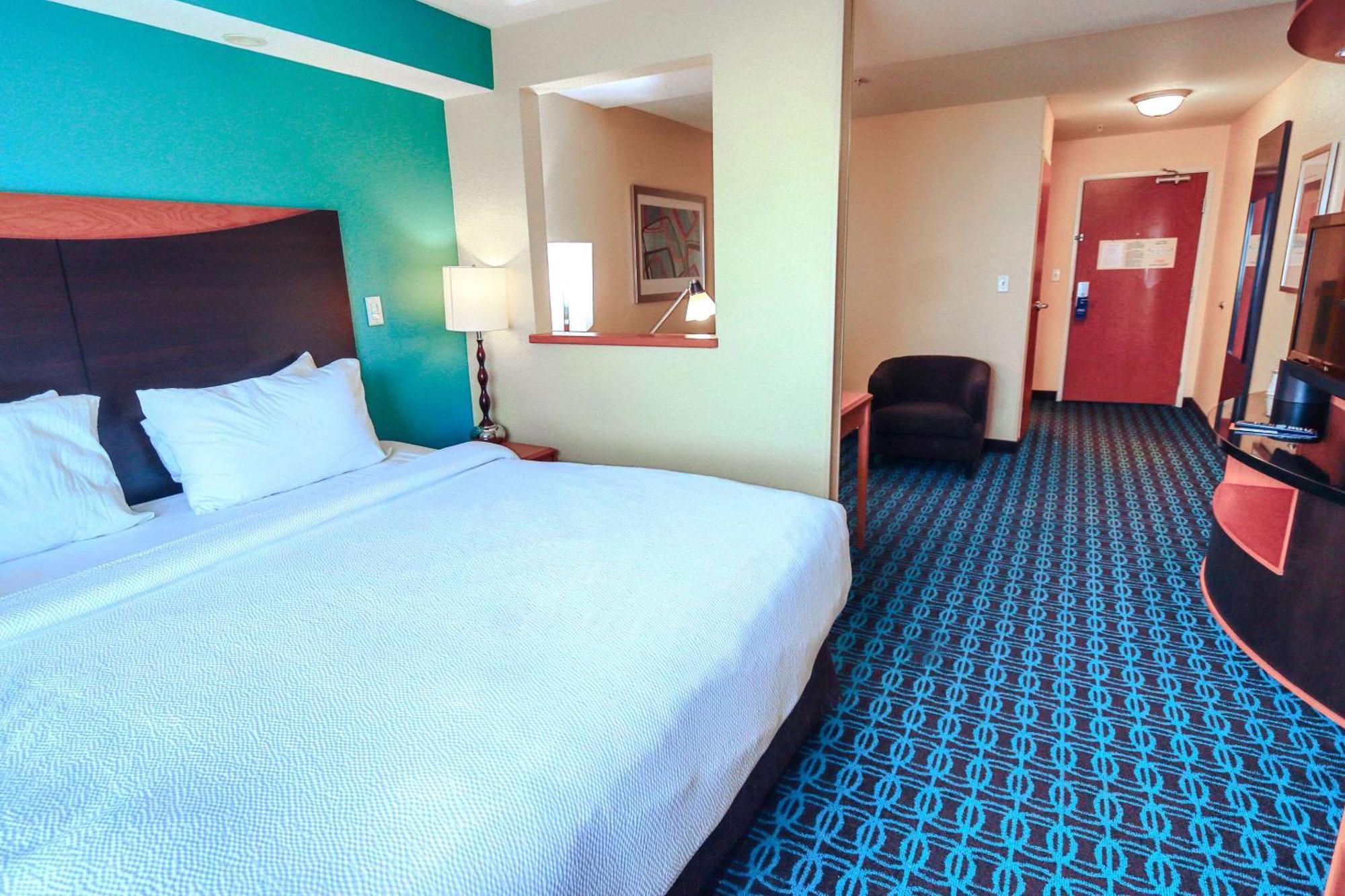 Comfort Inn & Suites Westfield Экстерьер фото