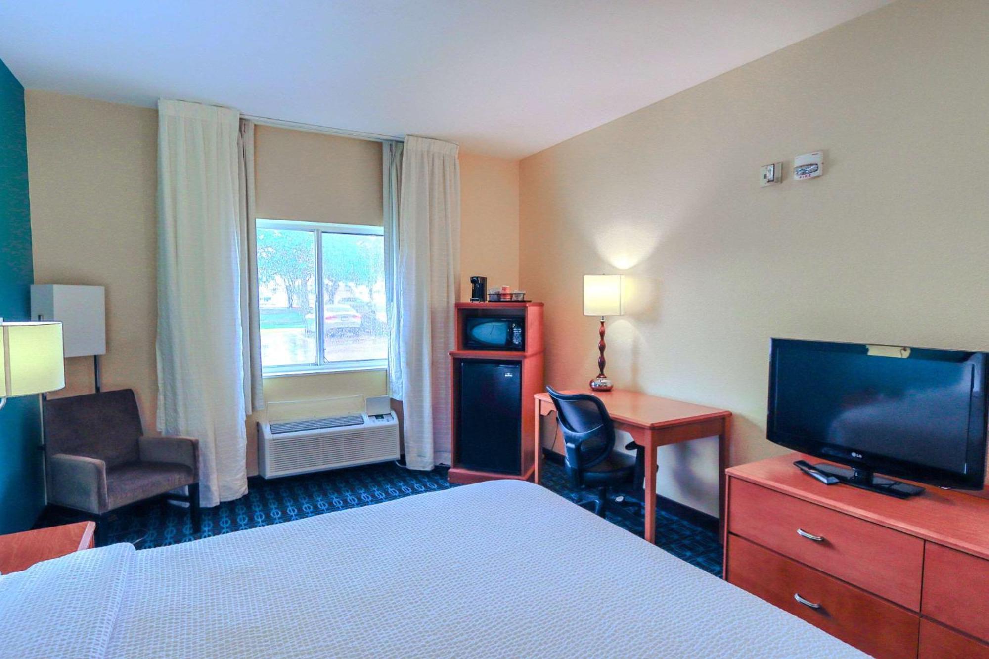 Comfort Inn & Suites Westfield Экстерьер фото