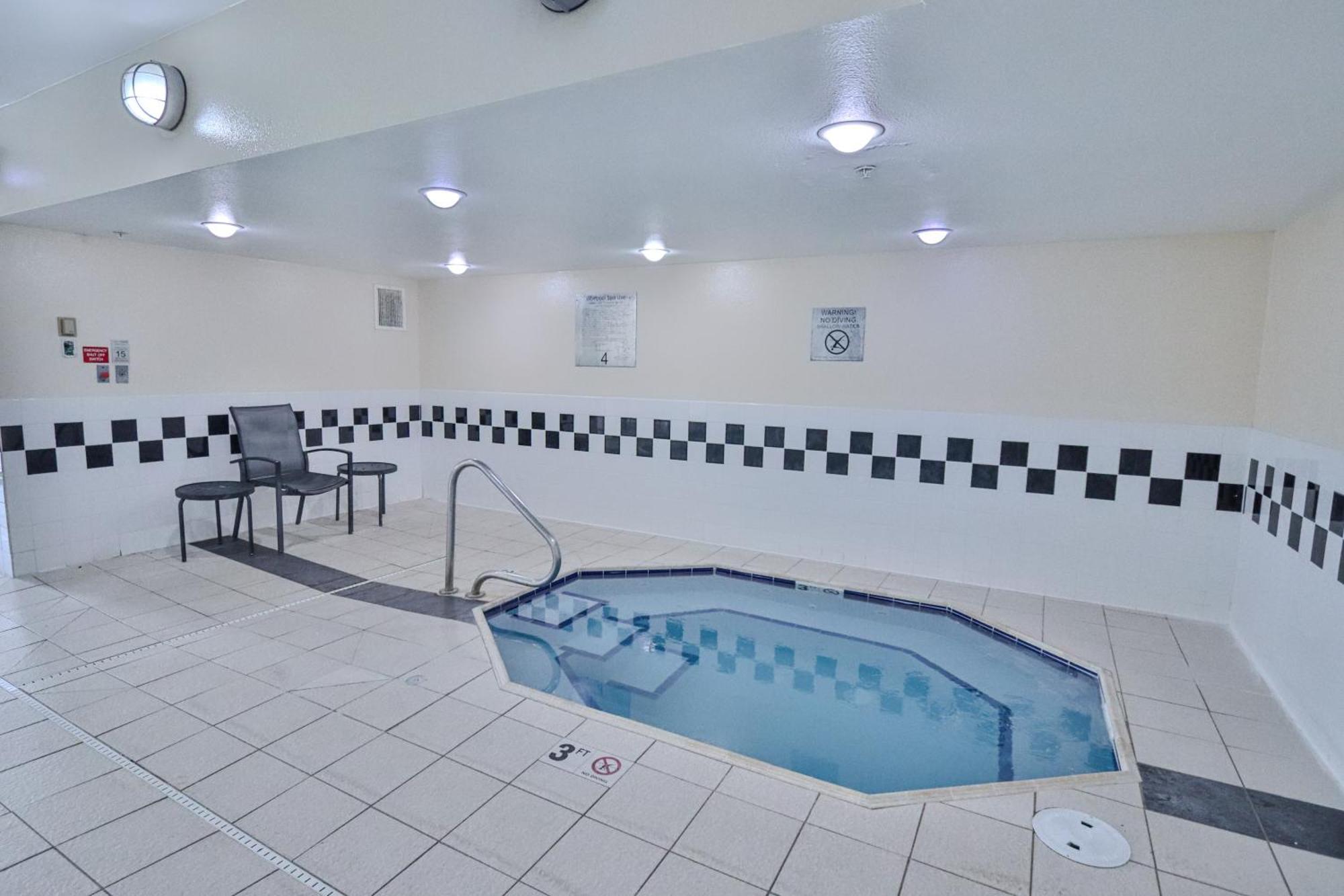 Comfort Inn & Suites Westfield Экстерьер фото