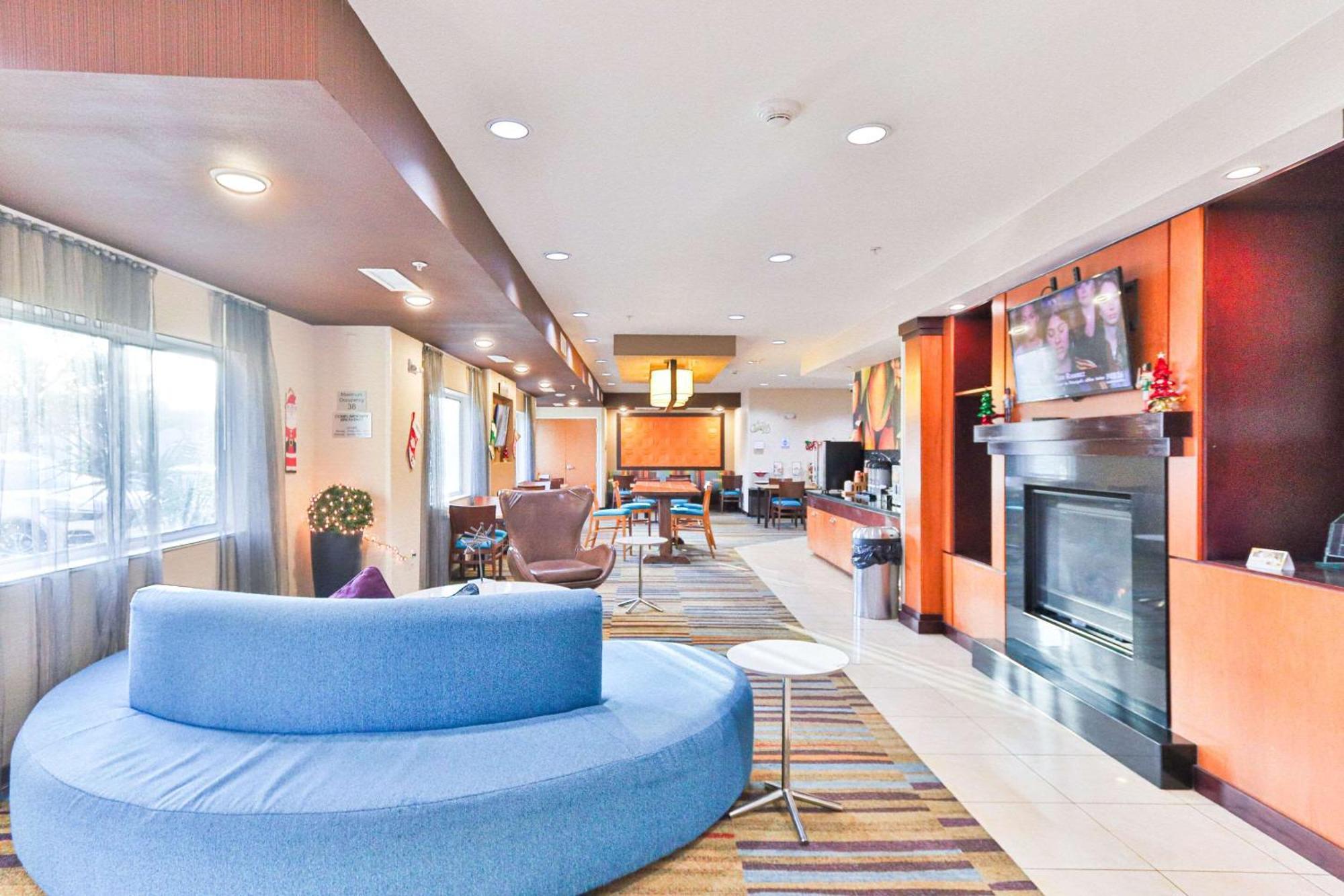 Comfort Inn & Suites Westfield Экстерьер фото