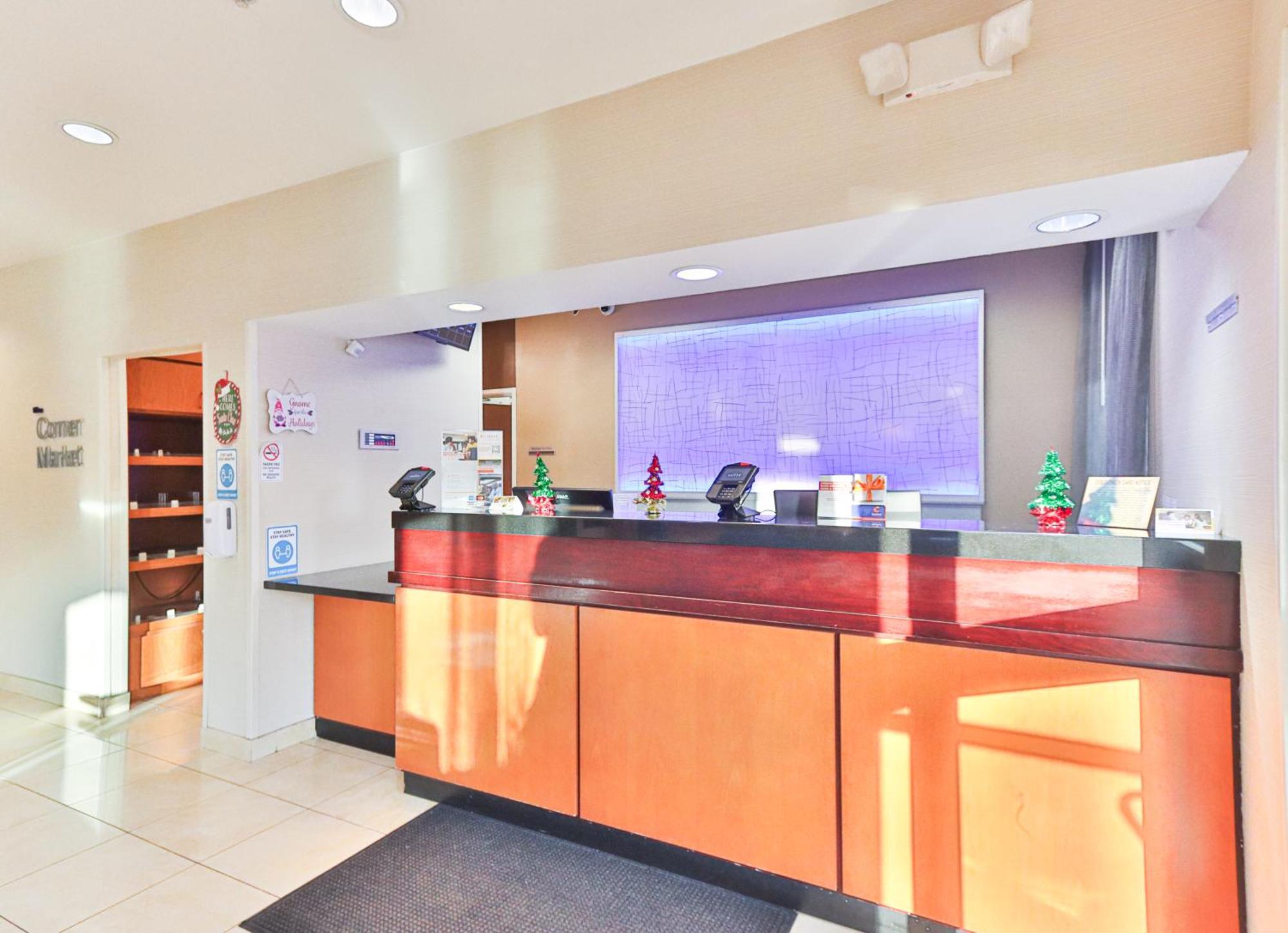 Comfort Inn & Suites Westfield Экстерьер фото