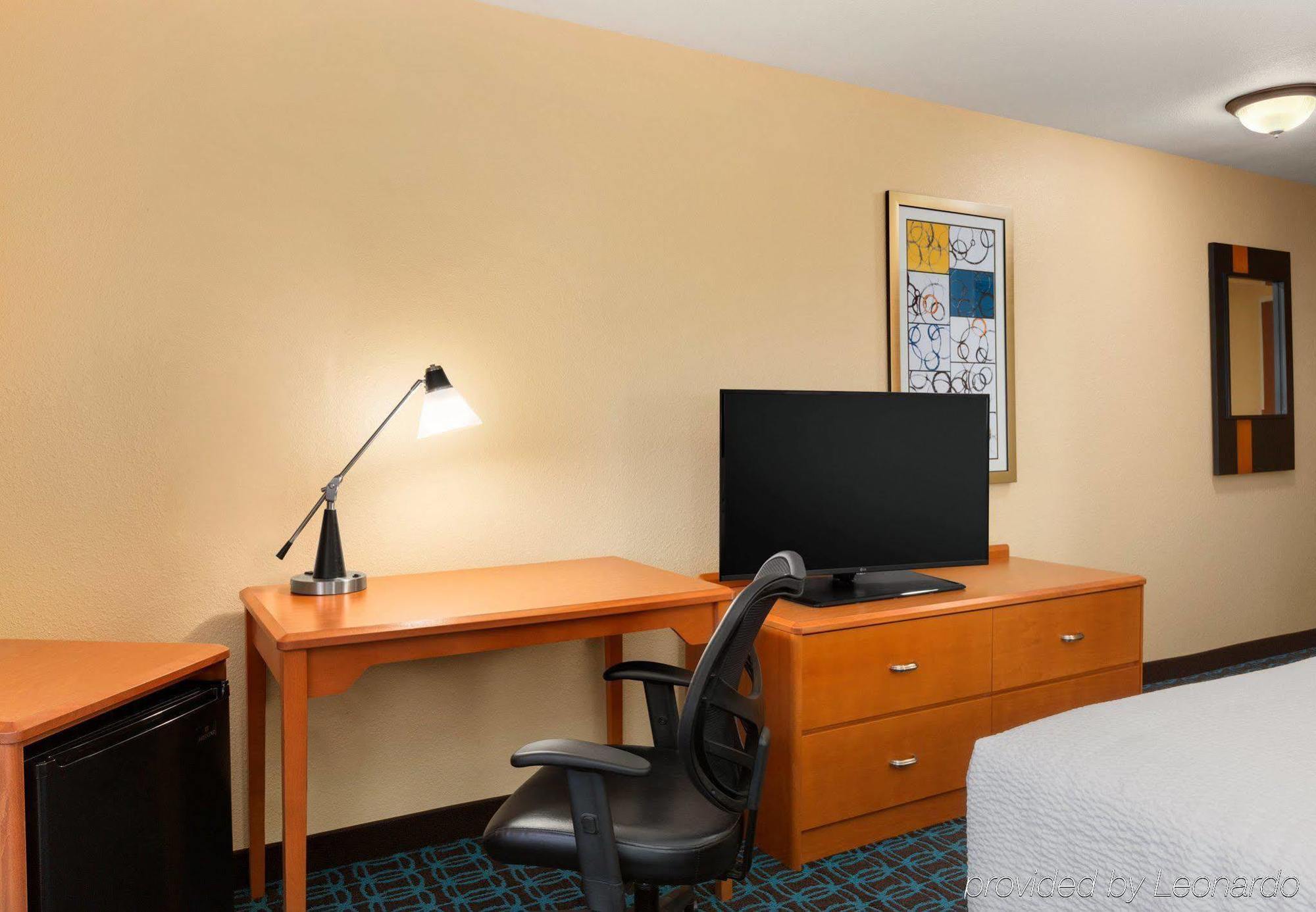 Comfort Inn & Suites Westfield Экстерьер фото