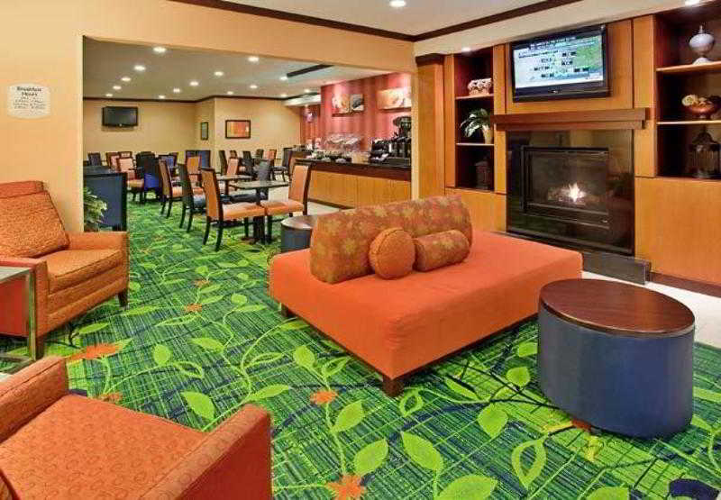 Comfort Inn & Suites Westfield Экстерьер фото