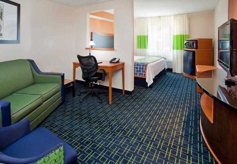 Comfort Inn & Suites Westfield Экстерьер фото